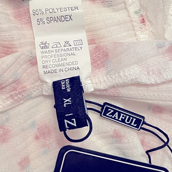 Crop  Floral Women’s Size Small XL by Zaful Forever Young  NWT - Picture 5 of 6